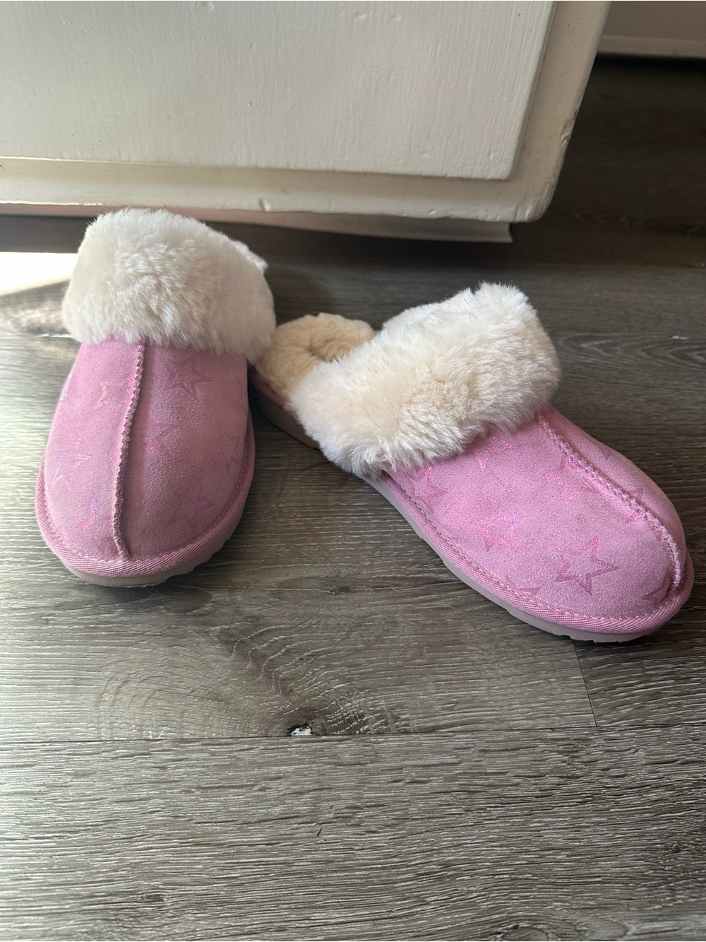 UGG Kids Pink Star Shearling Clog Slippers - Picture 5 of 8